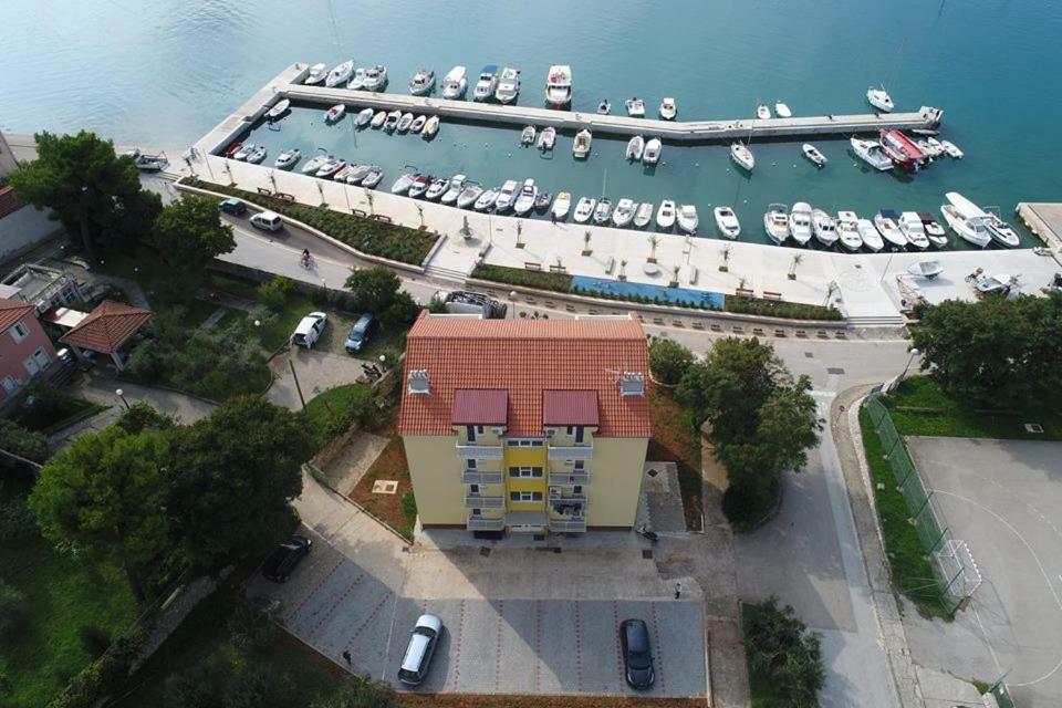 Apartment Sara - كريس المظهر الخارجي الصورة
